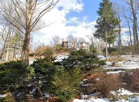47 Eisenhower Dr, Cresskill, NJ 07626 photo 1
