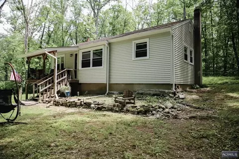 25 Roger Ave, Haskell, NJ 07420 photo 1