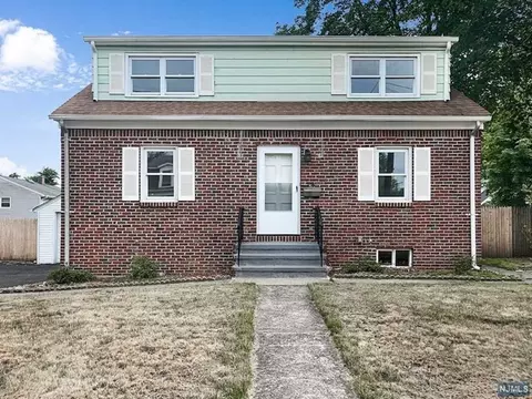 108 Wyckoff Ave, Waldwick, NJ 07463