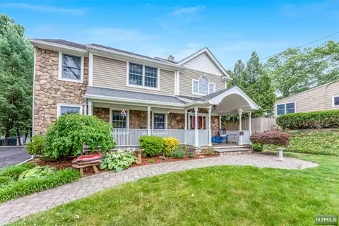 343 Ross Rd, Paramus, NJ 07652 photo 1
