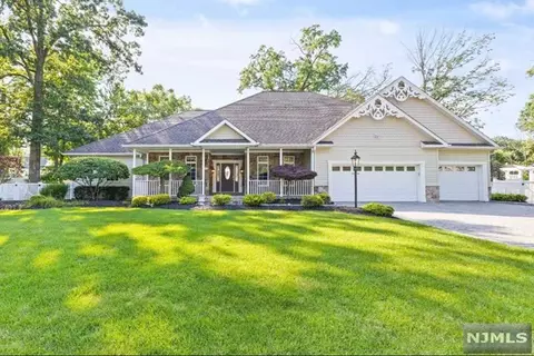 19 Chestnut Dr, Wayne, NJ 07470 photo 1