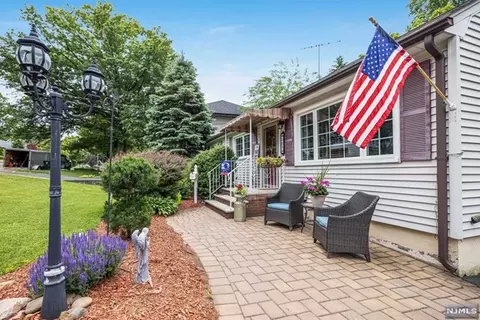 305 Gorden Dr, Paramus, NJ 07652 photo 1