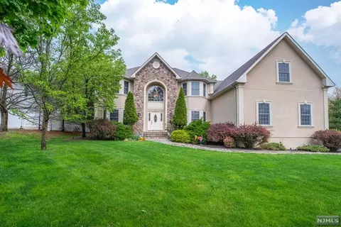 8 Angell St, Wayne, NJ 07470 photo 1