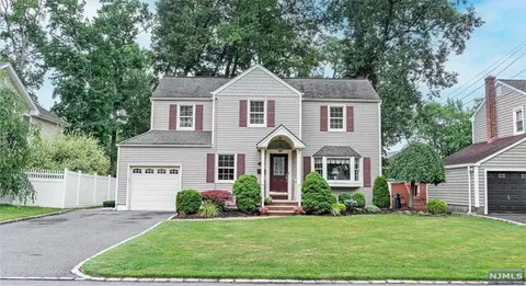1121 Forest Dr, Clark, NJ 07066