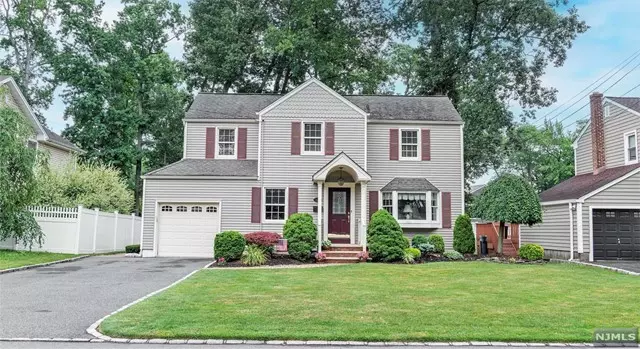  1121 Forest Dr, Clark, NJ 07066 photo 1