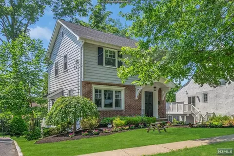18 Sunset Dr, Millburn, NJ 07041 photo 1