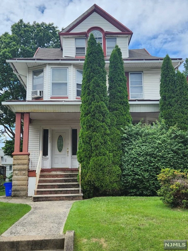 459 N Maple Ave  