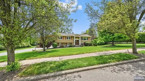 6 Marling Dr, Wayne, NJ 07470 photo 1