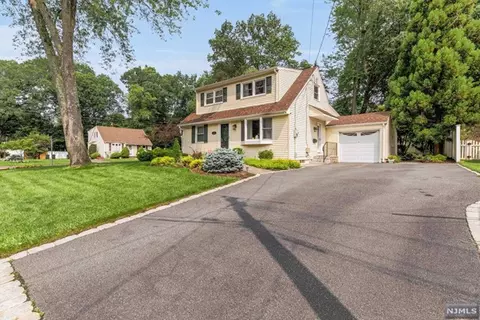 25 Cathy Ln, Waldwick, NJ 07463 photo 1