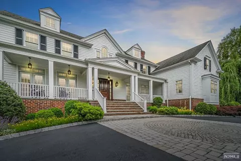 135 Oxford Dr, Tenafly, NJ 07670