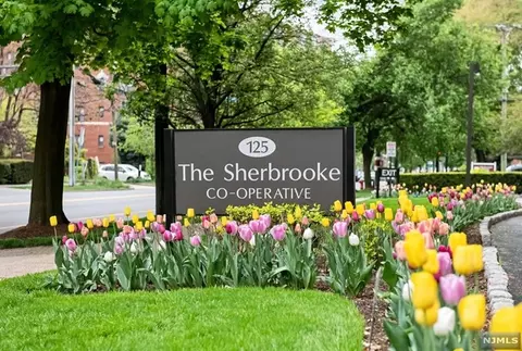 125 Prospect Ave #16D, Hackensack, NJ 07601