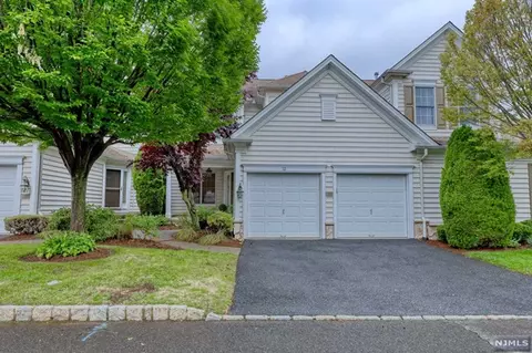 70 Mulberry Ct, Paramus, NJ 07652 photo 1