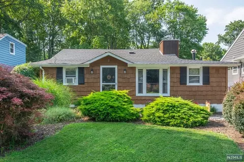 8 Lenape Trl, Wayne, NJ 07470 photo 1