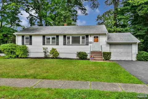 2 Smith St, Waldwick, NJ 07463 photo 1