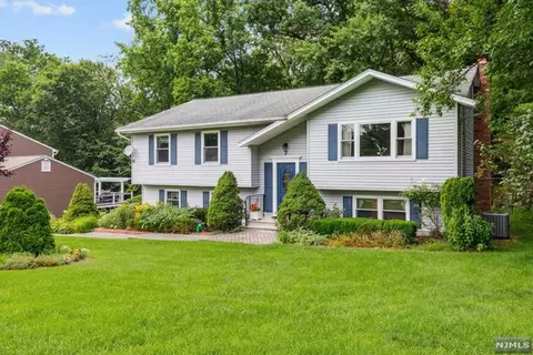7 Phyllis Ct, Wayne, NJ 07470 photo 1