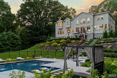 68 Hillcrest Dr, Saddle River, NJ 07458 photo 1