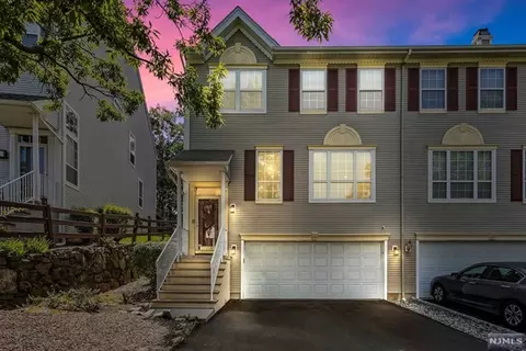 131 Warbler Dr, Wayne, NJ 07470 photo 1