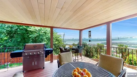 2 Edgewater Rd, Cliffside Park, NJ 07010