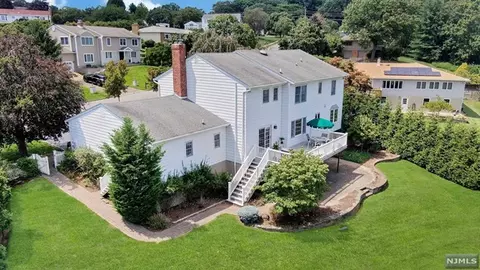 77 Old Orchard Dr, Hawthorne, NJ 07506
