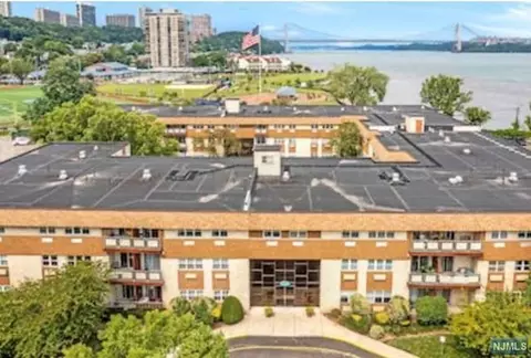 1111 River Rd #E1, Edgewater, NJ 07020 photo 1