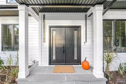 22 Lois Ave, Demarest, NJ 07627