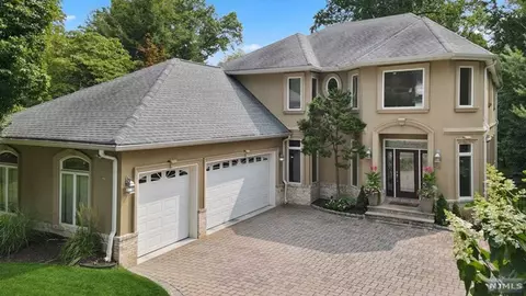 89 Columbus Ave, Closter, NJ 07624