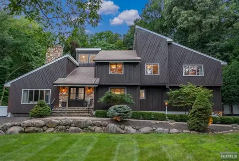 3 Danebury Downs, Saddle River, NJ 07458 photo 1