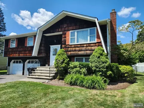 785 Decker Pl, Paramus, NJ 07652 photo 1