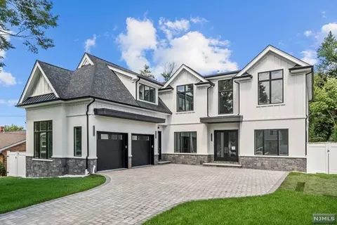 67 Wyoming Rd, Paramus, NJ 07652 photo 1
