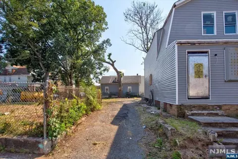 38-40 Shaw Ave, Newark, NJ 07112