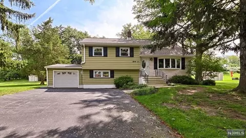 32 Adelphia Rd, Wayne, NJ 07470 photo 1