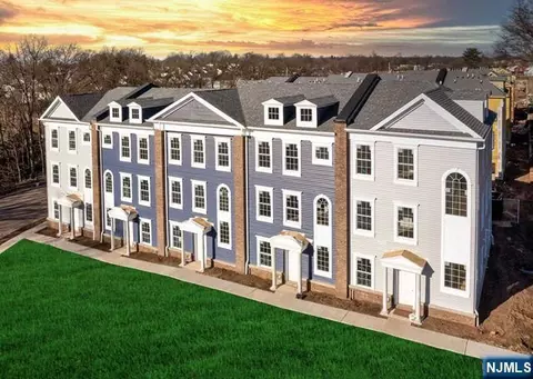 57 Parkside Ln, Teaneck, NJ 07666