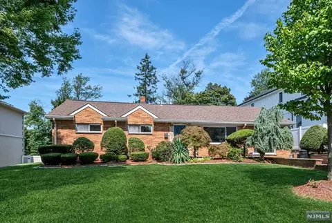 65 Wyoming Rd, Paramus, NJ 07652 photo 1