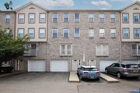 15 Zabriskie St #1505, Hackensack, NJ 07601