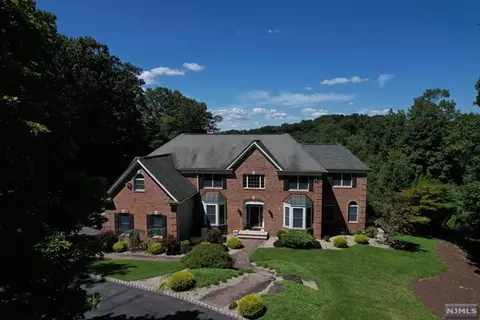 8 Overhill Rd, Wayne, NJ 07470 photo 1