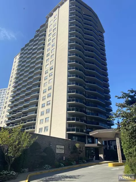 2077 Center Ave #15G, Fort Lee, NJ 07024