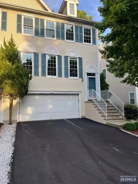 34 Harrier Ct, Wayne, NJ 07470 photo 1