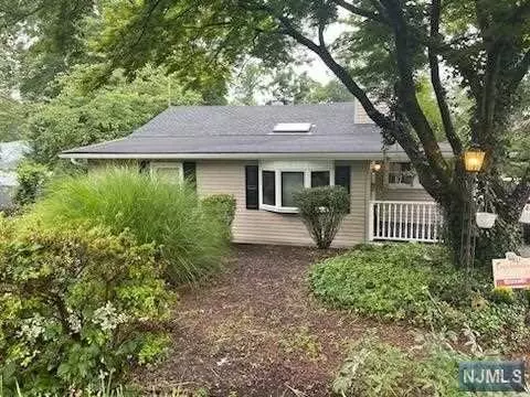 9 Cayuga Trl, Wayne, NJ 07470 photo 1