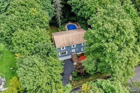123 Lawrence Rd, Mahwah, NJ 07430