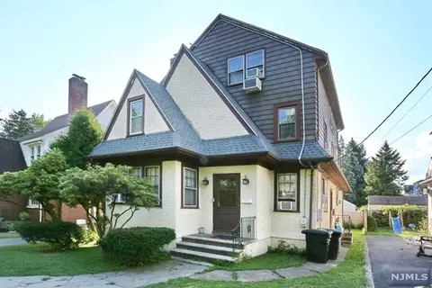 934 Red Rd, Teaneck, NJ 07666