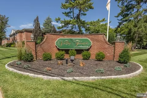 47 Hinchman Ave #2B, Wayne, NJ 07470 photo 1