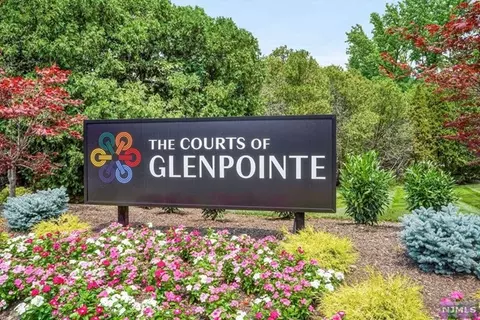 4 Eliot Ct, Teaneck, NJ 07666