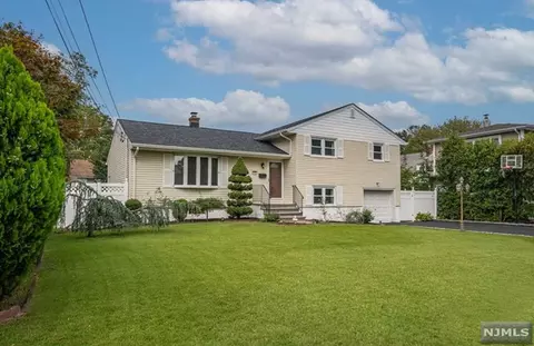735 Evans St, Paramus, NJ 07652 photo 1