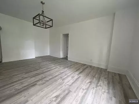 100 E Palisade Ave #B2, Englewood, NJ 07631