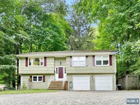 52 Harriot Ave, Harrington Park, NJ 07640