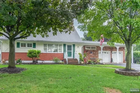 61 Hamilton Ave, Wayne, NJ 07470 photo 1