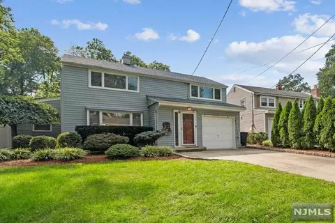28 Stuart St, Waldwick, NJ 07463 photo 1