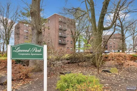3021 Edwin Ave #4D, Fort Lee, NJ 07024