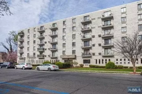 281 Park St #4G, Hackensack, NJ 07601 photo 1