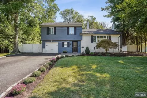 58 Pierce Ave, Cresskill, NJ 07626